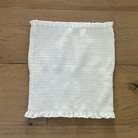 EUC Tube top in smocked cotton jersey with ruffle trim at upper and lower edges. - Picture 2 of 5